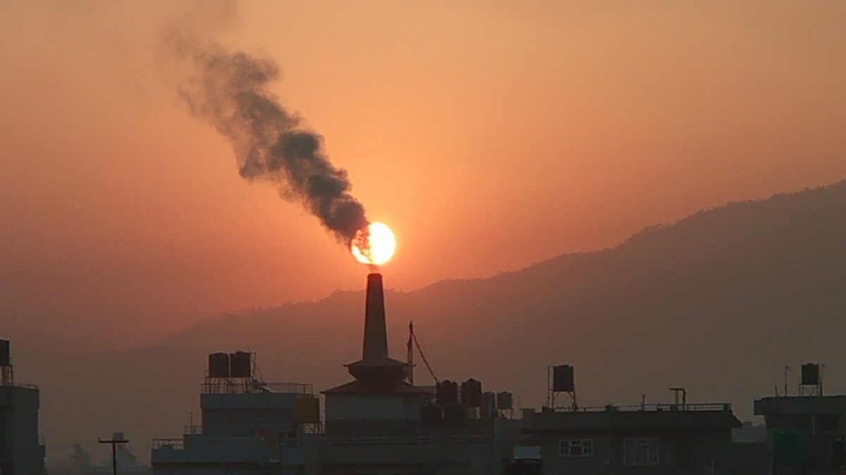 La contaminación del aire amenaza la eficiencia de la energía solar y genera pérdidas millonarias en Corea del Sur