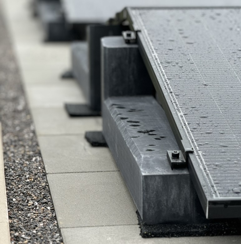 Wattstone revoluciona la instalación de paneles solares con nuevas bases de concreto ajustables y sin perforaciones