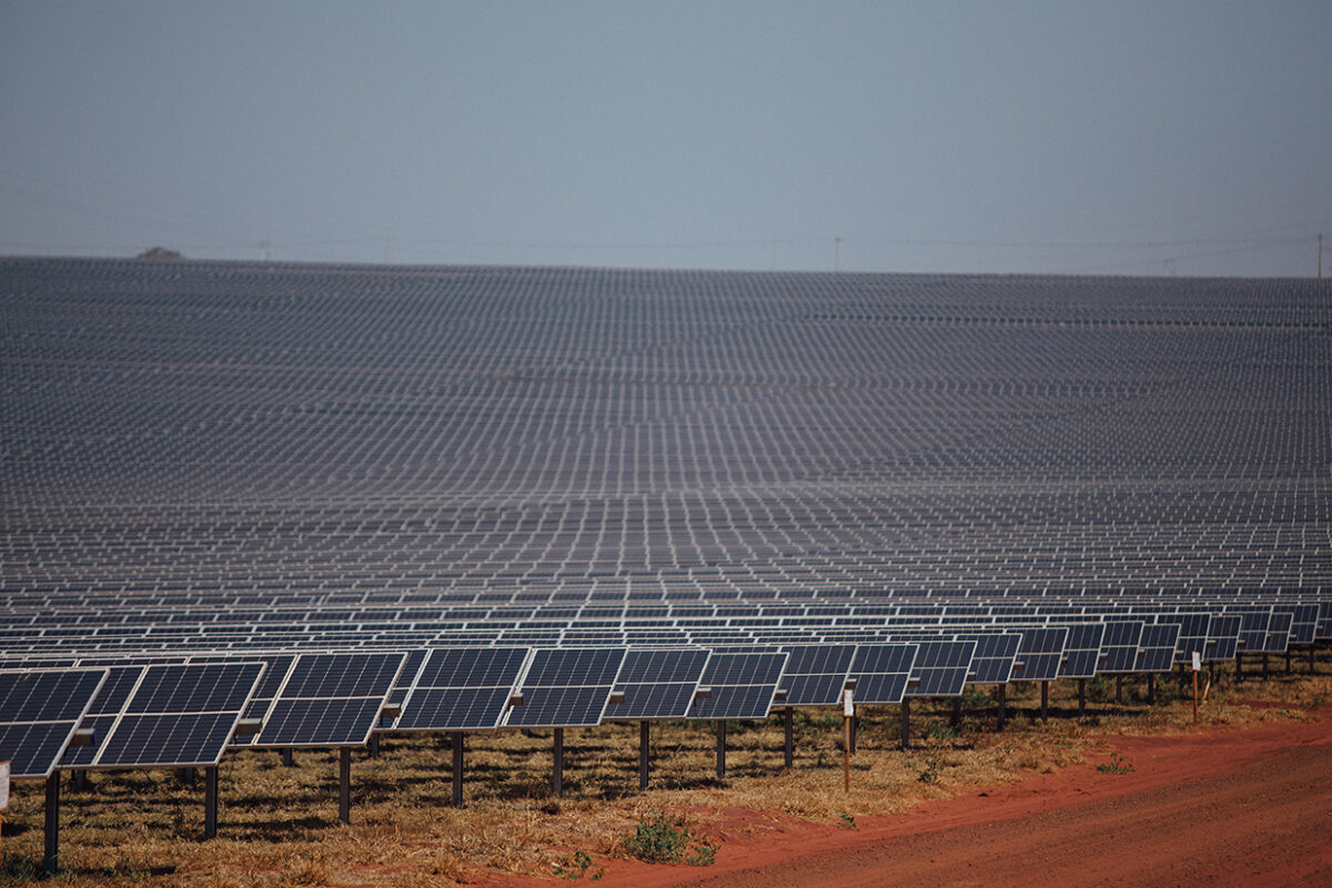 La energía solar global supera los 2 TW y acelera la transición hacia un futuro sostenible
