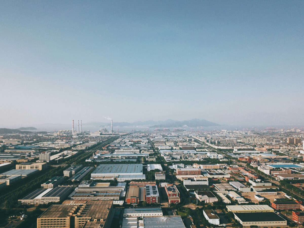 Nuevo método para calcular el potencial solar en tejados optimiza la planificación energética urbana