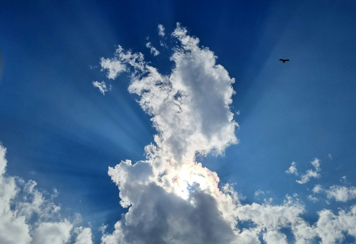 Mejoran la precisión de los pronósticos solares al incluir tipos de nubes en los modelos científicos